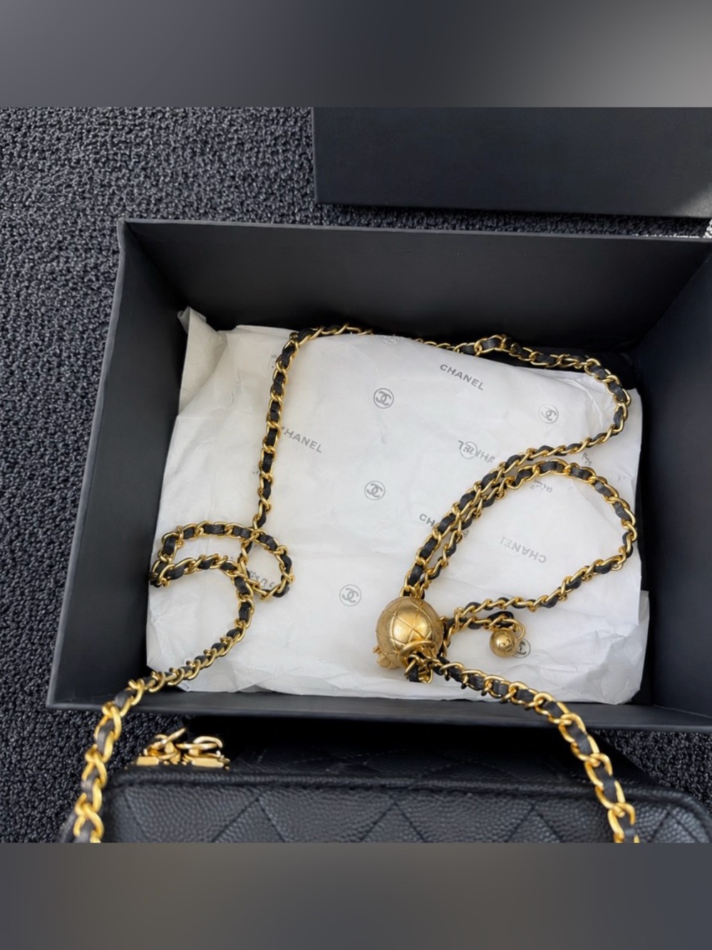 Chanel Beauty Quilted Vanity Case With Chain Makeup Cosmetic Bag - Picture 5 of 8